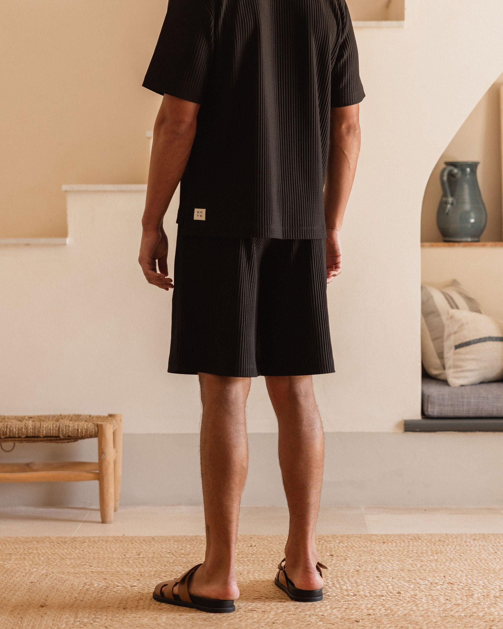 PLEAT SHORTS BLACK